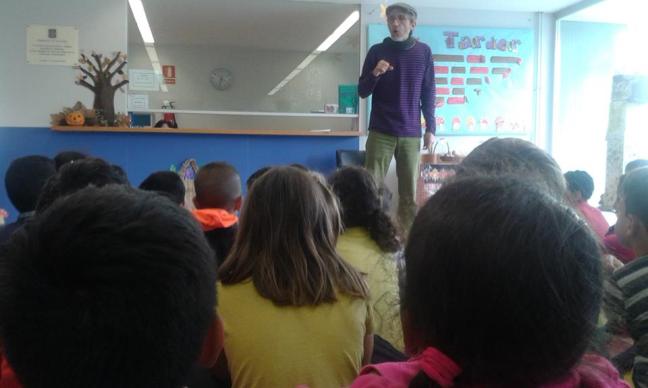 Contes populars de Veneçuela a l'Escola Saavedra Tarragona. Narrador- Rubén Martínez Santana Cicle de contes "Sota l'arbre de tots els fruits"